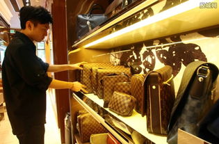 假名牌产业链揭秘 200元高仿货如何翻倍卖千元，理财启示何在？